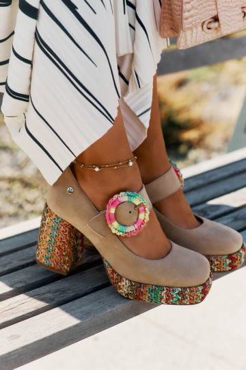 Sapatos de camurça com trança, saltinhos e plataforma Tai turiciejka 06839-04 cor de areia