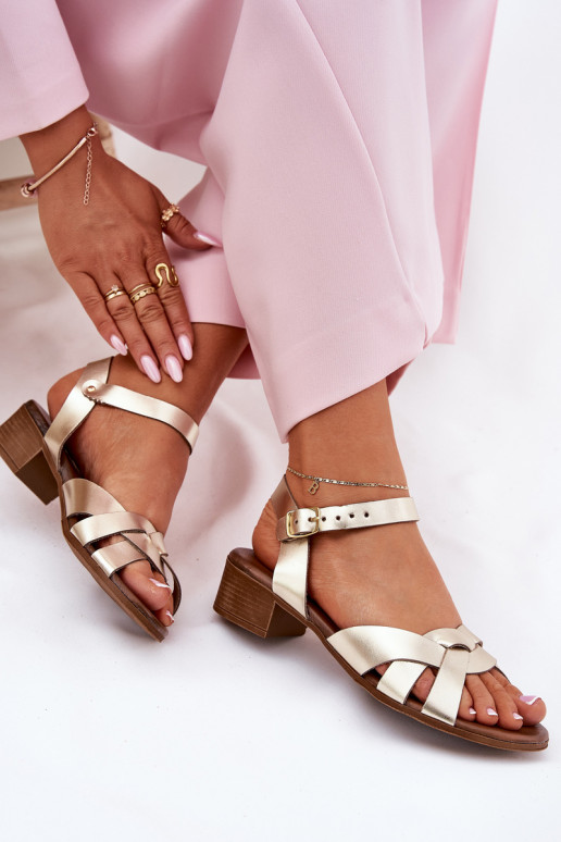 Sandálias femininas Habilitado Sutilm Obcasie Zazoo 40372 cor dourada Sandálias femininas Habilitado Sutilm Obcasie Zazoo 40372 cor dourada