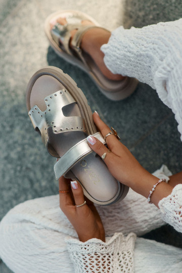 Chinelos femininosHabilitadoturalnej Skóry com uma plataforma Zazoo 40440 cor dourada