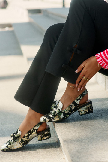 Sapatos de couro com flores e laços N6539-44 preto
