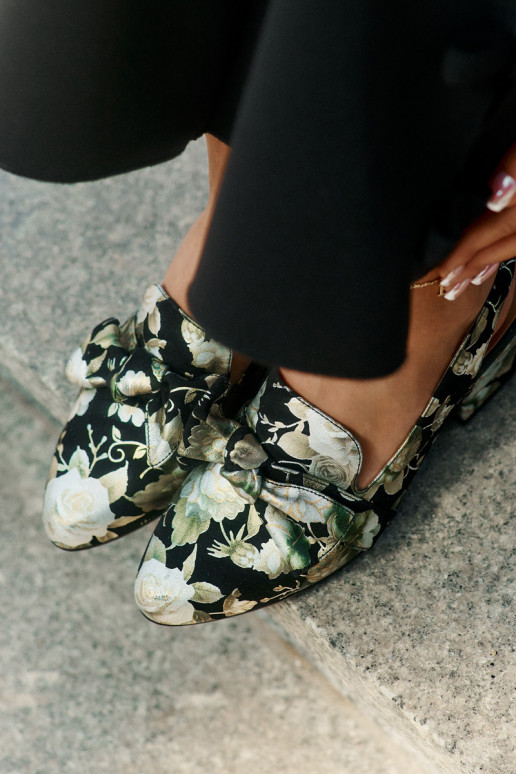 Pele Sapato com flores com fitas N6539-44 cor preta Pele Sapato com flores com fitas N6539-44 cor preta