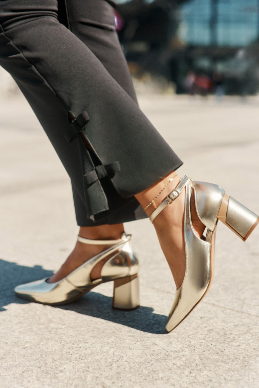 Pele Sapato com salto Tem que serciejka K6816-25 cor dourada Pele Sapato com salto Tem que serciejka K6816-25 cor dourada