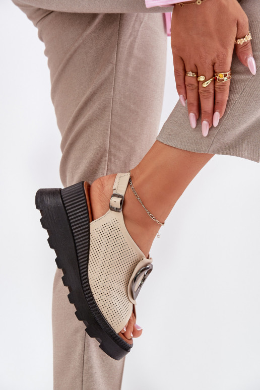 Sandálias femininas Feminino Em uma cunha com enfeites Artiker 56C0111 bege Sandálias femininas Feminino Em uma cunha com enfeites Artiker 56C0111 bege