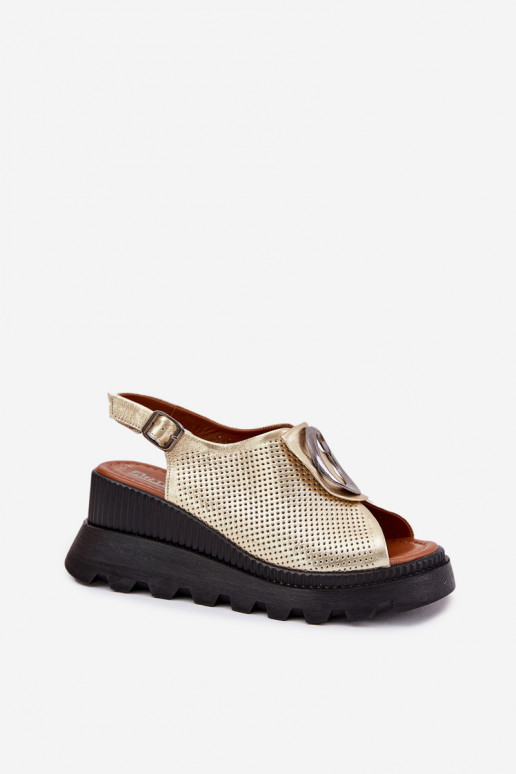 Sandálias femininas Feminino Em uma cunha com enfeites Artiker 56C0109 cor dourada