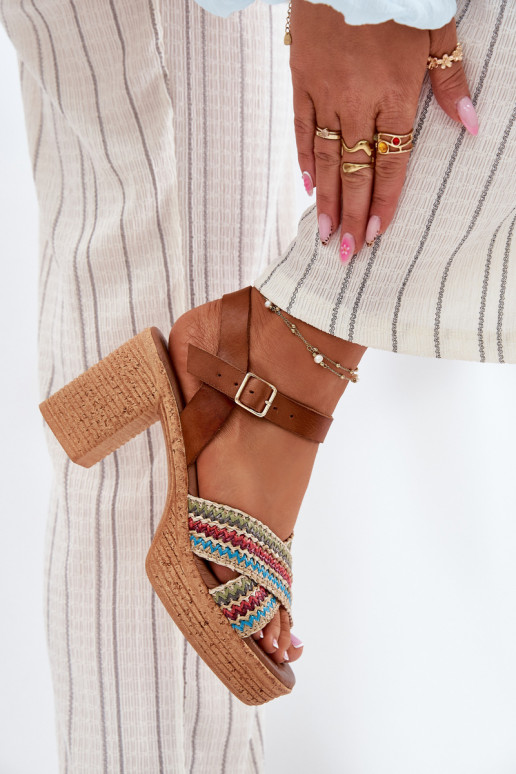 Sandálias femininas com salto Com trança Casal Paskach Zazoo 40460 cor marrom