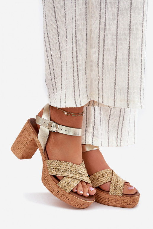 Sandálias femininas com salto Com trança Casal Paskach Zazoo 40460 cor dourada