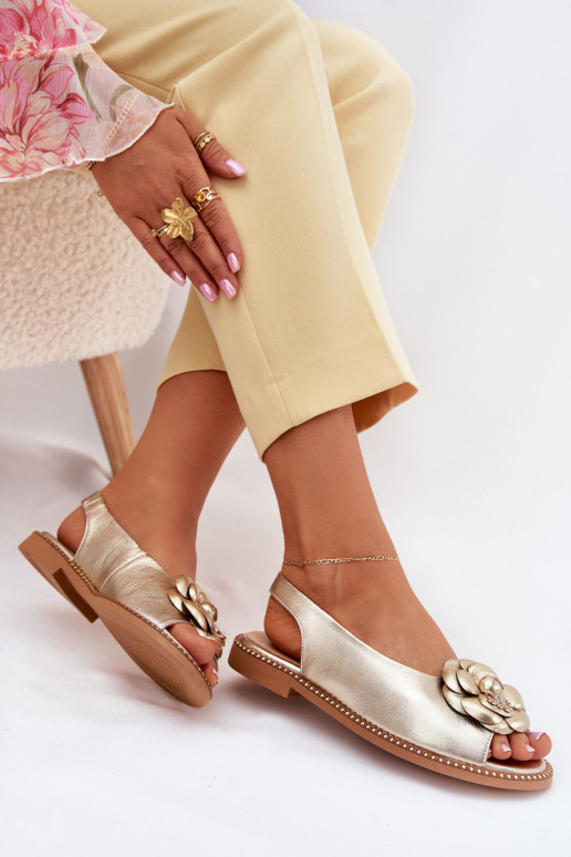 Pele Sandálias rasteiras com enfeites CheBello 4642 cor dourada Pele Sandálias rasteiras com enfeites CheBello 4642 cor dourada