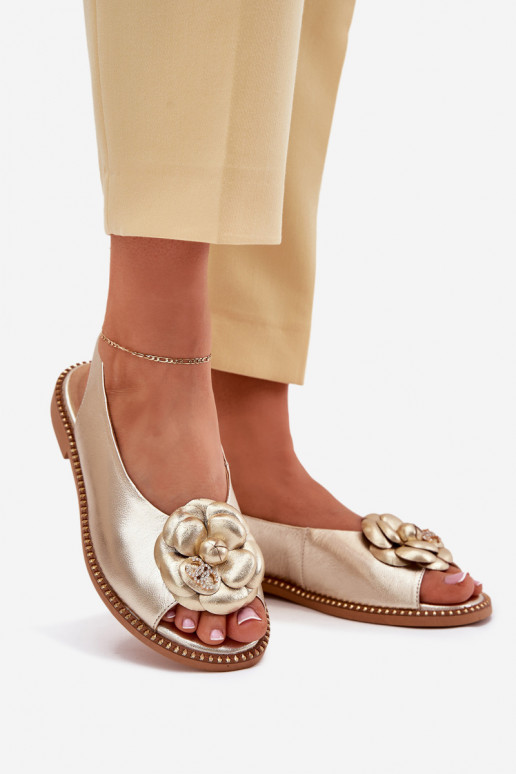 Pele Sandálias rasteiras com enfeites CheBello 4642 cor dourada Pele Sandálias rasteiras com enfeites CheBello 4642 cor dourada