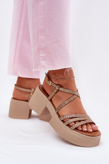 Sandálias femininas Feminino Tem que serciejka 06990-25 cor dourada