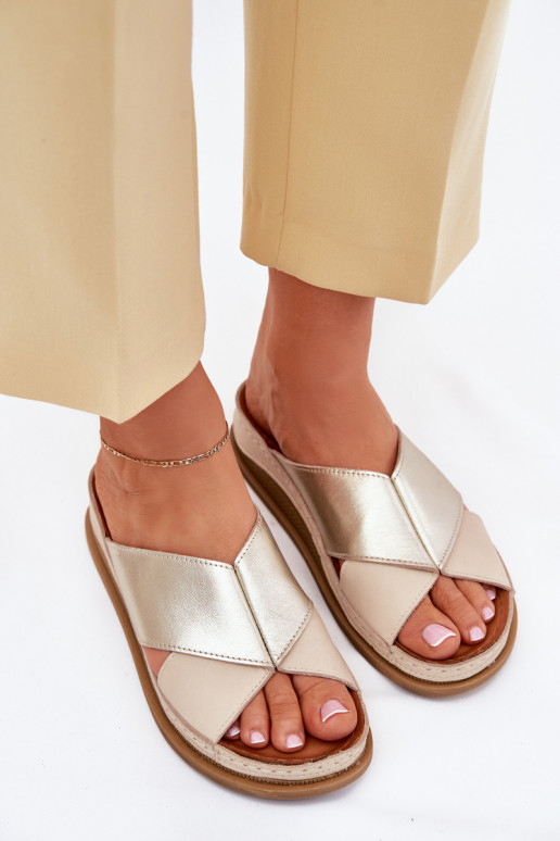 Chinelos de couro Feminino com uma plataforma Tem que serciejka L4986-37 bege-cor dourada Chinelos de couro Feminino com uma plataforma Tem que serciejka L4986-37 bege-cor dourada