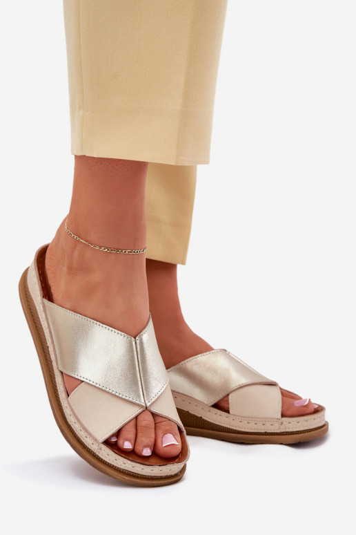 Chinelos de couro Feminino com uma plataforma Tem que serciejka L4986-37 bege-cor dourada Chinelos de couro Feminino com uma plataforma Tem que serciejka L4986-37 bege-cor dourada