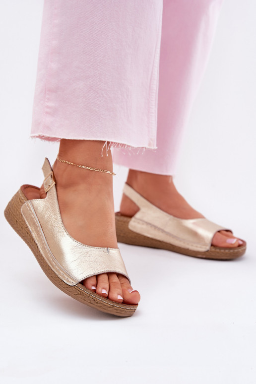 Sandálias femininas Feminino Em uma cunha Tem que serciejka L7069 -25 cor dourada Sandálias femininas Feminino Em uma cunha Tem que serciejka L7069 -25 cor dourada