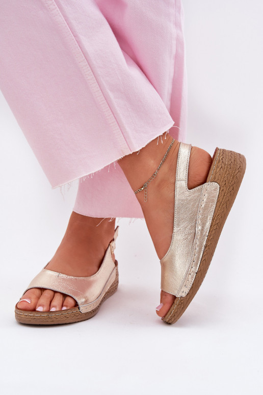 Sandálias femininas Feminino Em uma cunha Tem que serciejka L7069 -25 cor dourada Sandálias femininas Feminino Em uma cunha Tem que serciejka L7069 -25 cor dourada