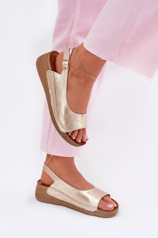 Sandálias femininas Feminino Em uma cunha Tem que serciejka L7069 -25 cor dourada Sandálias femininas Feminino Em uma cunha Tem que serciejka L7069 -25 cor dourada