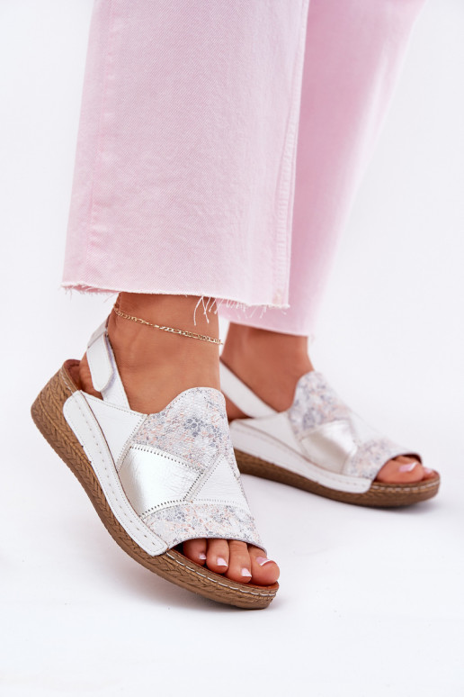 Sandálias femininas Feminino Em uma cunha Com trança Tem que serciejka L7067-11 cor branca Sandálias femininas Feminino Em uma cunha Com trança Tem que serciejka L7067-11 cor branca