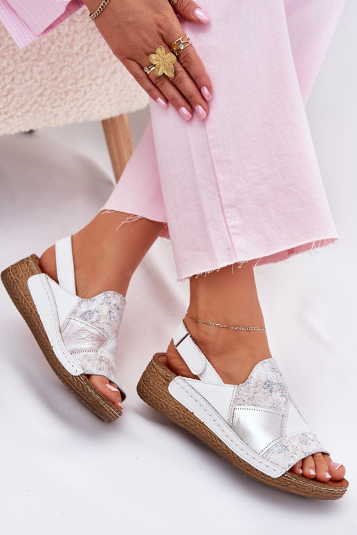 Sandálias femininas Feminino Em uma cunha Com trança Tem que serciejka L7067-11 cor branca Sandálias femininas Feminino Em uma cunha Com trança Tem que serciejka L7067-11 cor branca