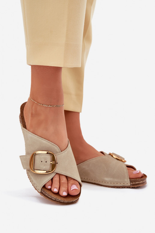 Chinelos de couro com fivelas douradas Tem que serciejka 07000-22 PistacjoParae Chinelos de couro com fivelas douradas Tem que serciejka 07000-22 PistacjoParae