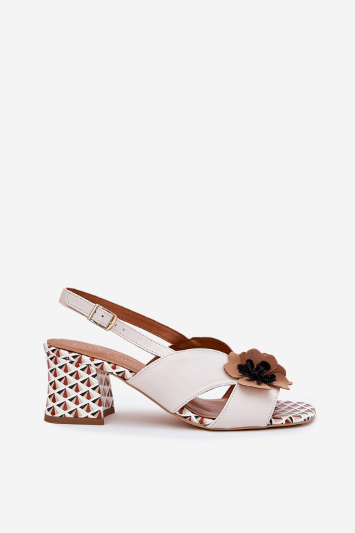 Pele Sandálias femininas de salto alto com flores Laura Messi 2950 cor branca Pele Sandálias femininas de salto alto com flores Laura Messi 2950 cor branca
