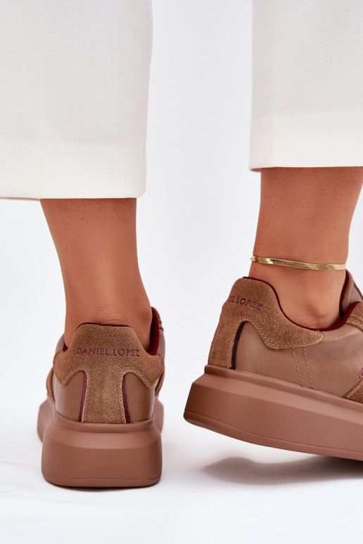 Pele Feminino À modalo de tênis com uma plataforma Daniel Lopez Just Dare SS2D4005 cor marrom Pele Feminino À modalo de tênis com uma plataforma Daniel Lopez Just Dare SS2D4005 cor marrom