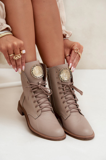 Botins de couro femininos com saltos largos e detalhes dourados Zazoo 3084 areia