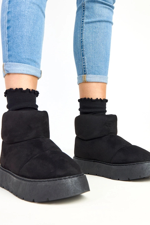 Botas de neve pretas forradas em...