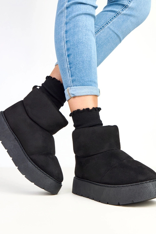 Botas de neve pretas forradas em...