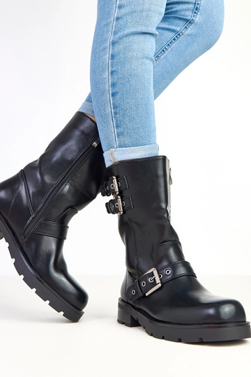 Botas de cano curto pretos com plataforma e fivelas decorativas Shalay 2
