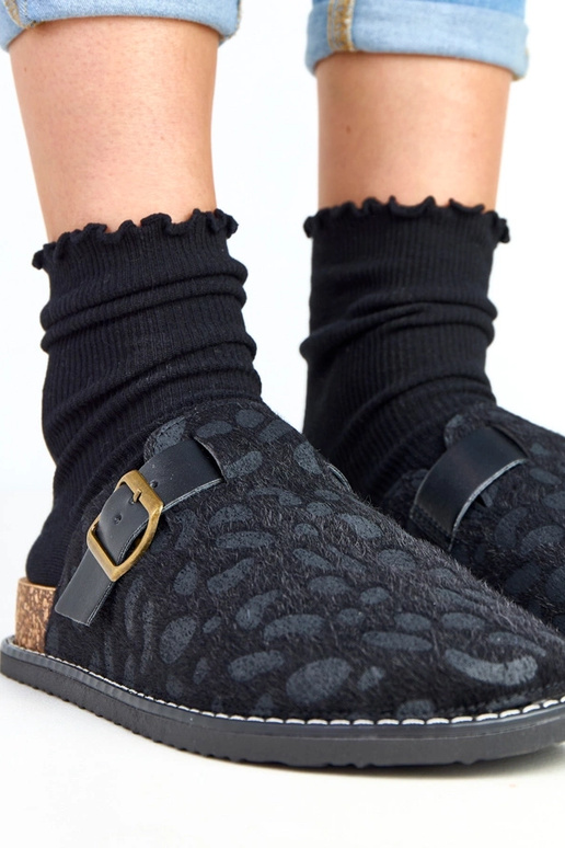 Chinelos femininos pretos com...