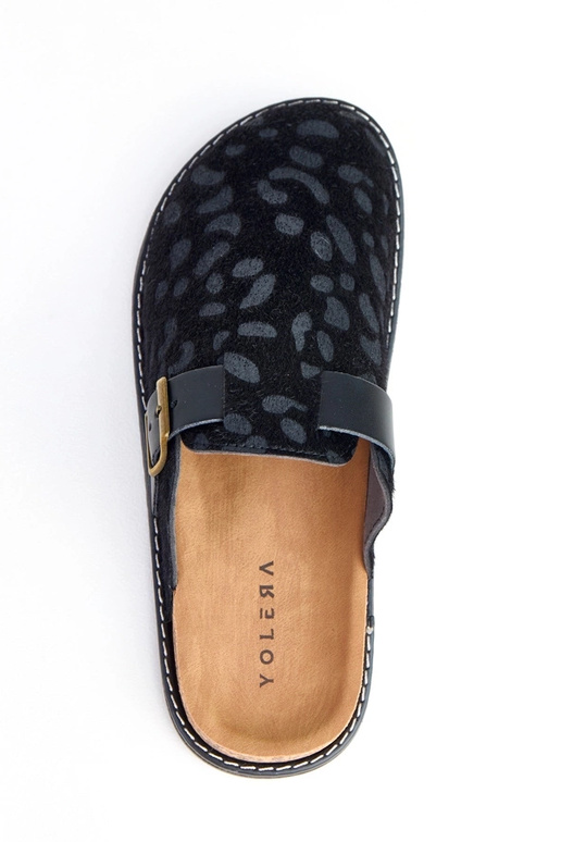 Chinelos femininos pretos com...