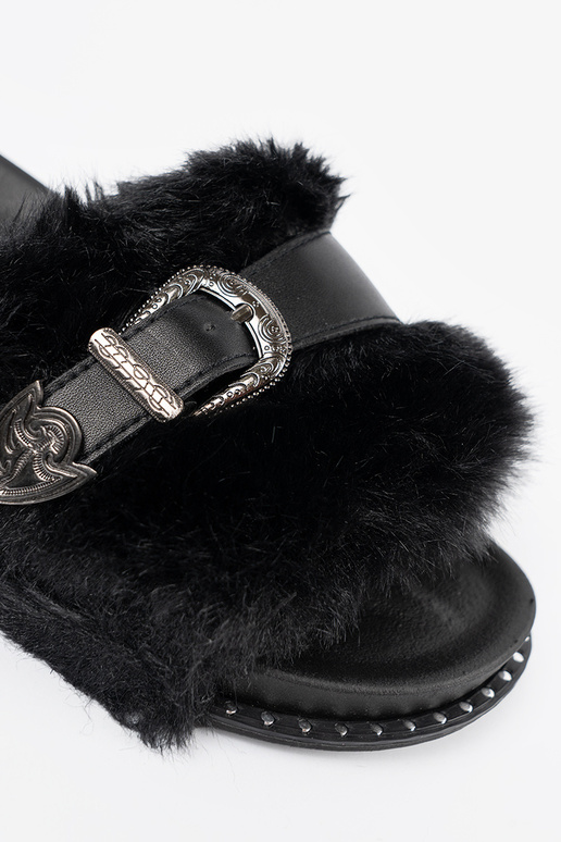 Chinelos z ekofutra z dekoracyjną klamrą