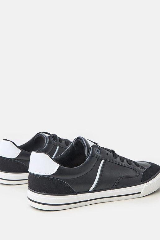 Tênis masculinos pretos com detalhes...