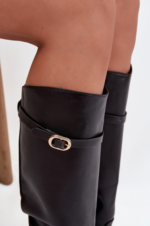 Botas de cano alto femininos com saltos largos, tiras e fivelas douradas, cor preta, Sylvena