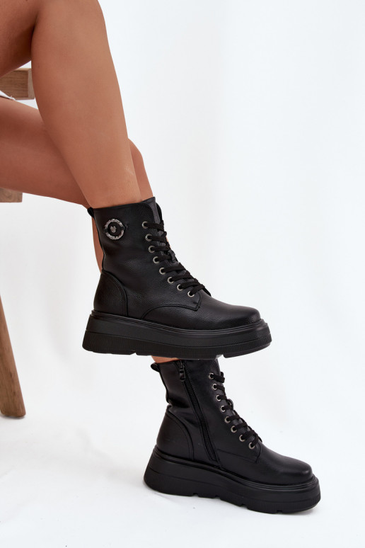 Botas de trabalho femininas de cano curto aquecidas com plataforma e detalhes adornados Vinceza 16513 na cor preta Botas de trabalho femininas de cano curto aquecidas com plataforma e detalhes adornados Vinceza 16513 na cor preta