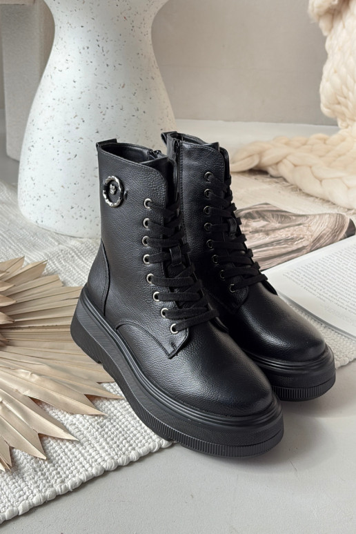 Botas de trabalho femininas de cano curto aquecidas com plataforma e detalhes adornados Vinceza 16513 na cor preta Botas de trabalho femininas de cano curto aquecidas com plataforma e detalhes adornados Vinceza 16513 na cor preta