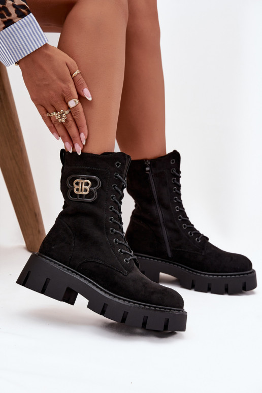 Bota feminina de cano curto forrada e com detalhes em ornamentos cor preta Melisse