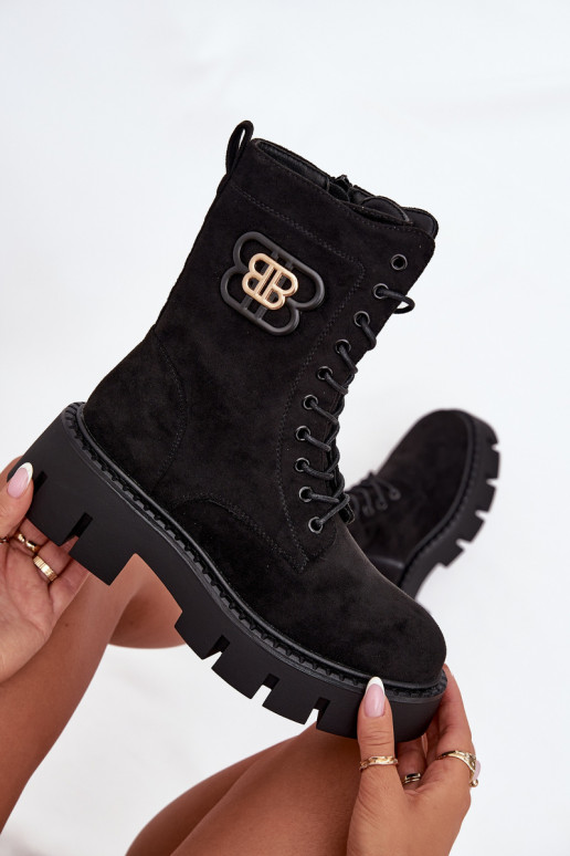 Bota feminina de cano curto forrada e com detalhes em ornamentos cor preta Melisse