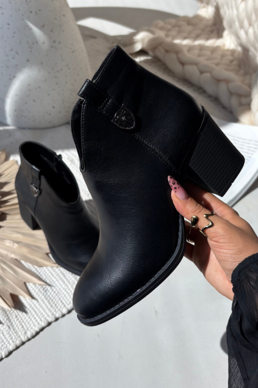 Botas femininas aquecidas de couro ecológico na cor preta Talienne Botas femininas aquecidas de couro ecológico na cor preta Talienne