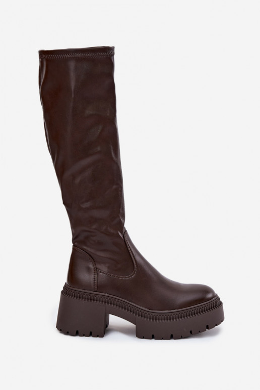 Bota feminina de cano longo com saltos robustos e plataforma de modelo slip-on cor marrom Florinne Bota feminina de cano longo com saltos robustos e plataforma de modelo slip-on cor marrom Florinne