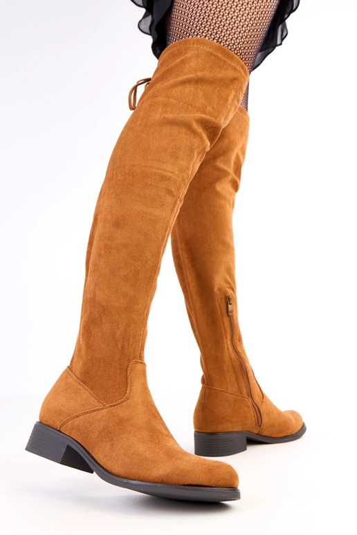 Botas marrons de cano longo com sola...