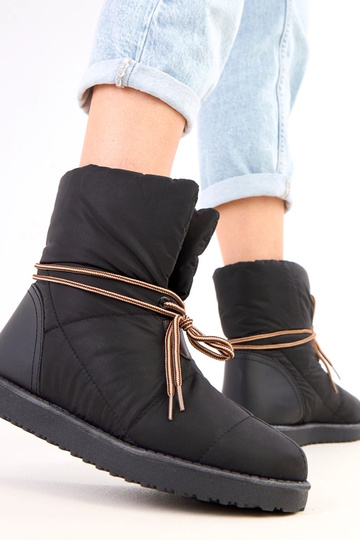 Botas de cano curto pretas com detalhes sutis "Marella" 2