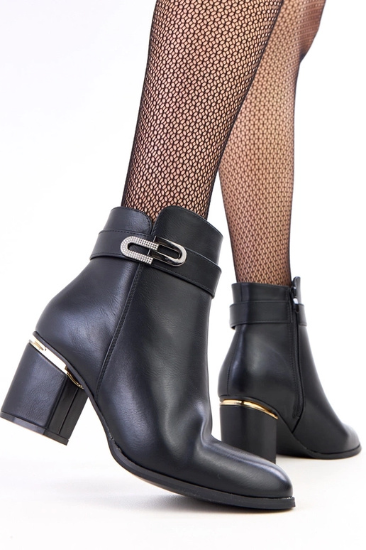 Botas de salto alto pretas com pedras...