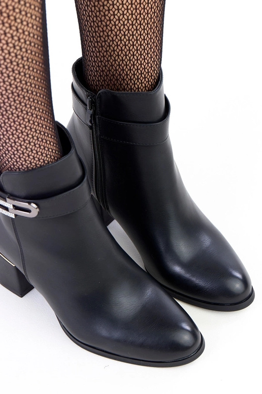 Botas de salto alto pretas com pedras...