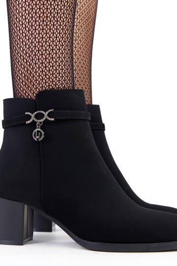 Botas pretas com fivela decorativa em couro ecológico Vernona 2