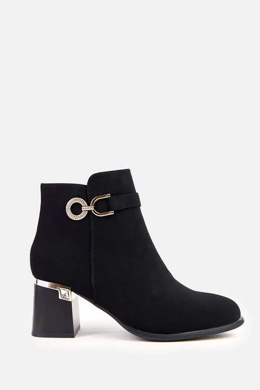 Botas elegantes pretas com detalhes...