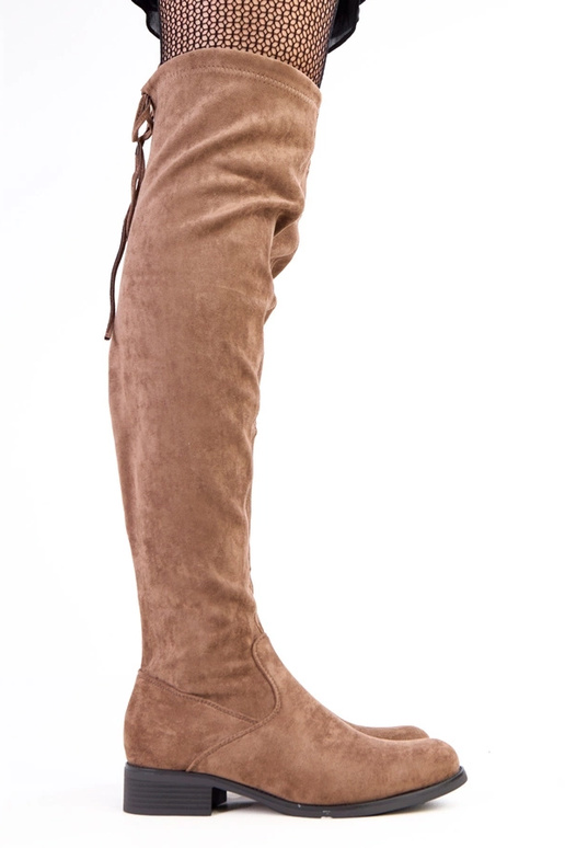 Botas longas cor areia com sola plana...