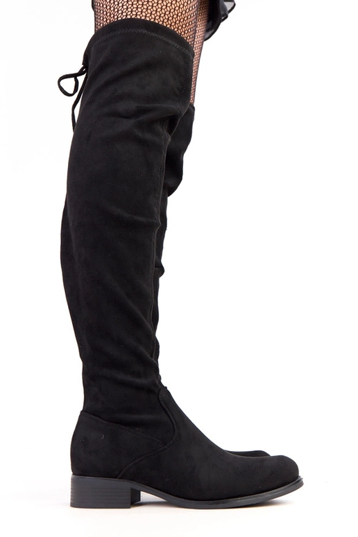 Botas longas pretas com sola plana...