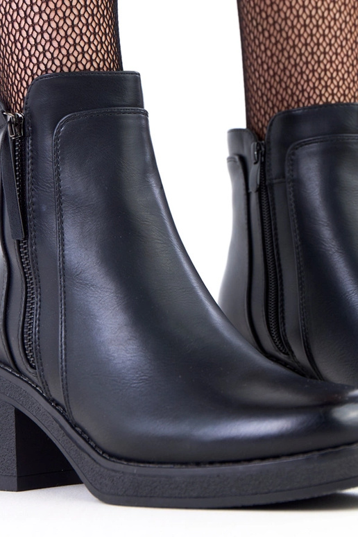 Botas pretas com salto e plataforma...