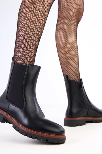 Botas pretas com sola plana e elástico Terrami