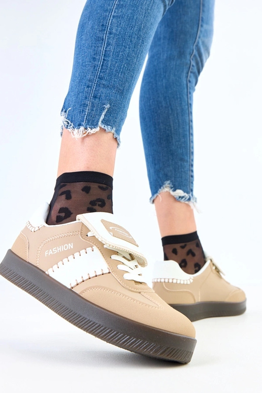 Tênis marrons com plataforma e...