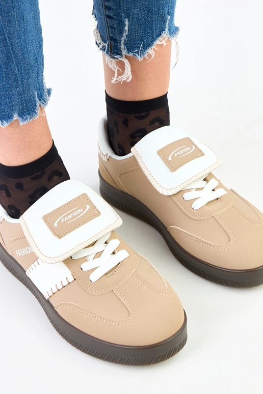 Tênis marrons com plataforma e...